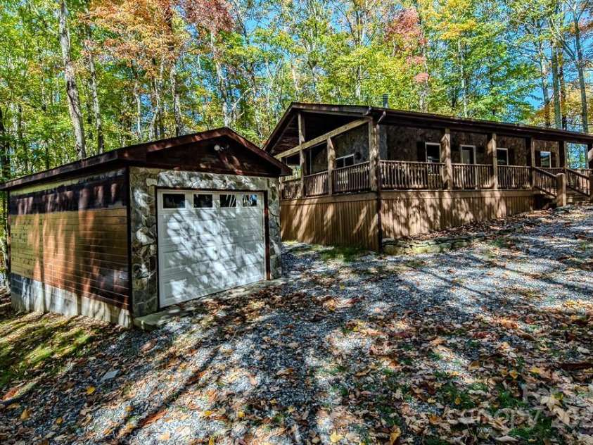 719 Pine Ridge Road, Beech Mountain, NC 28604.  MLS# CAR4315969, YatesRealty ID 545. 