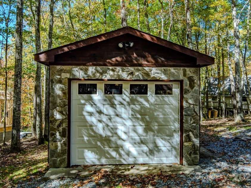 719 Pine Ridge Road, Beech Mountain, NC 28604.  MLS# CAR4315969, YatesRealty ID 545. 