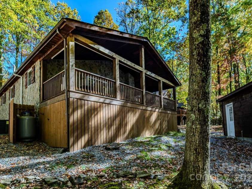 719 Pine Ridge Road, Beech Mountain, NC 28604.  MLS# CAR4315969, YatesRealty ID 545. 