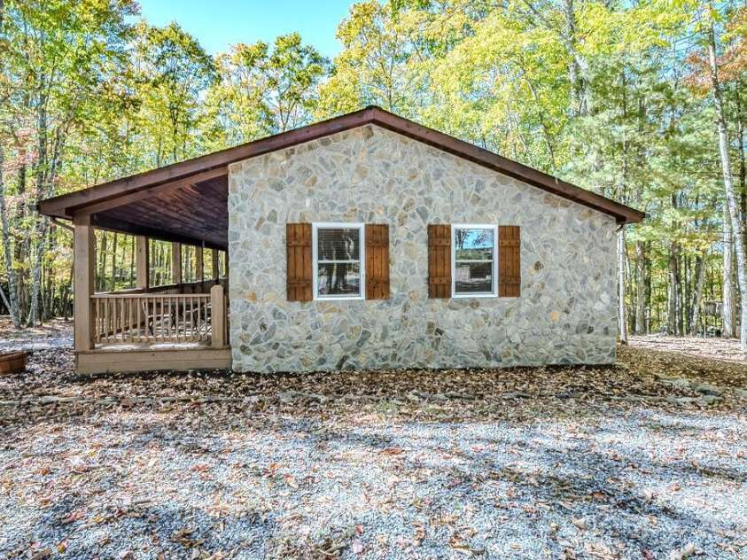 719 Pine Ridge Road, Beech Mountain, NC 28604.  MLS# CAR4315969, YatesRealty ID 545. 