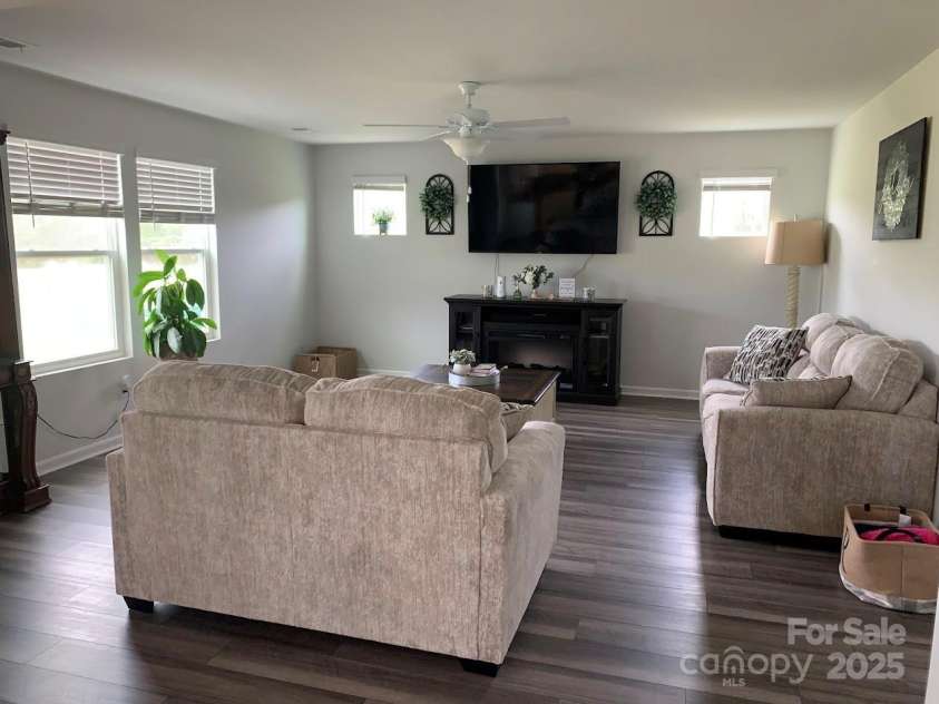 159 Deno Drive, Gaffney, SC 29341.  MLS# CAR4243656, YatesRealty ID 5450. Very Spacious Family Room