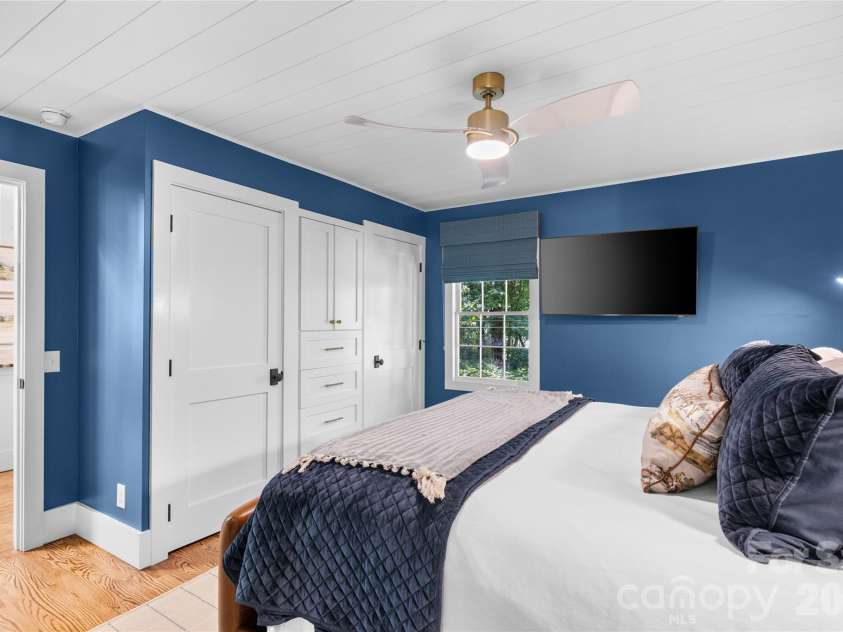 17 Club Cottages Way, Lake Toxaway, NC 28747.  MLS# CAR4430629, YatesRealty ID 54500. 