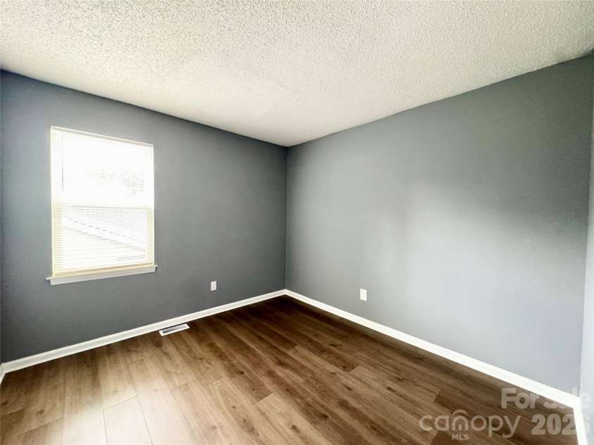 1634 Pamela Lorraine Drive, Charlotte, NC 28213.  MLS# CAR4430476, YatesRealty ID 54501. 