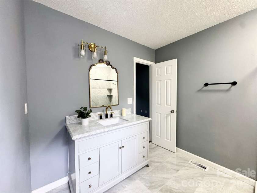 1634 Pamela Lorraine Drive, Charlotte, NC 28213.  MLS# CAR4430476, YatesRealty ID 54501. 