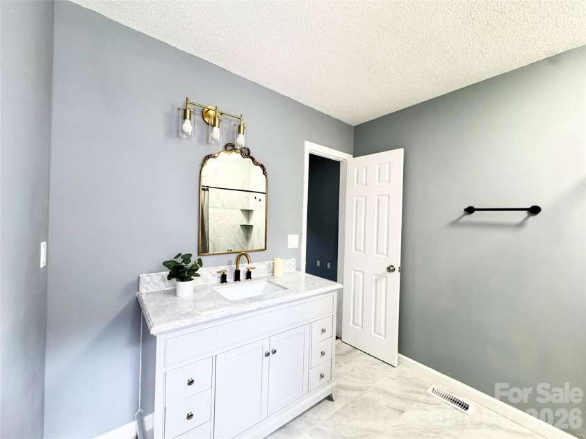 1634 Pamela Lorraine Drive, Charlotte, NC 28213.  MLS# CAR4430476, YatesRealty ID 54501. 