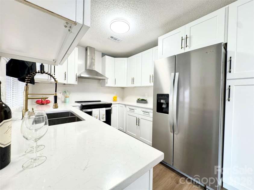 1634 Pamela Lorraine Drive, Charlotte, NC 28213.  MLS# CAR4430476, YatesRealty ID 54501. 