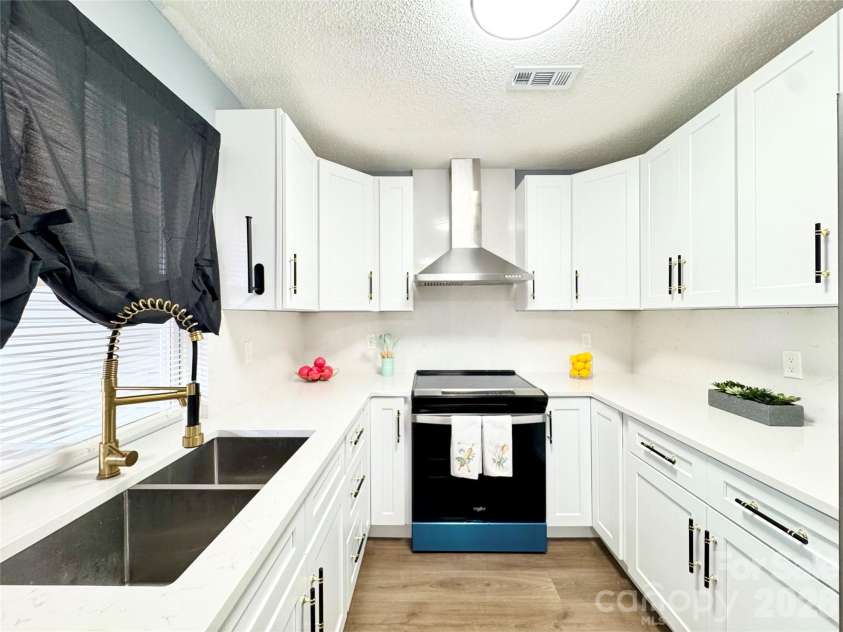 1634 Pamela Lorraine Drive, Charlotte, NC 28213.  MLS# CAR4430476, YatesRealty ID 54501. 