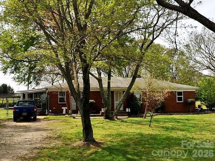 3015 Sheets Circle, Charlotte, NC 28214.  MLS# CAR4429795, YatesRealty ID 54502. 