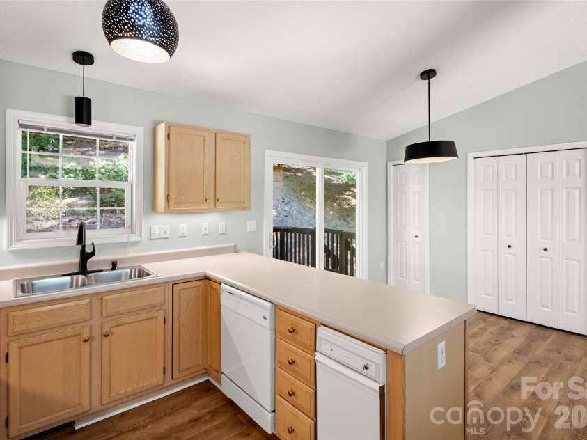 39 Mountain Site Lane, Asheville, NC 28803.  MLS# CAR4430825, YatesRealty ID 54505. 
