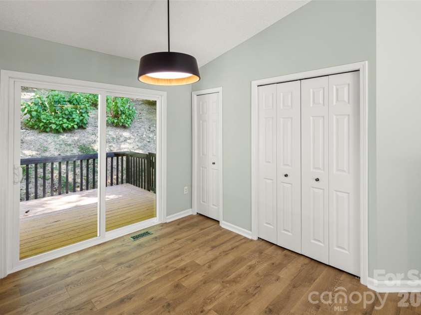 39 Mountain Site Lane, Asheville, NC 28803.  MLS# CAR4430825, YatesRealty ID 54505. Dining area looking out to the back yard