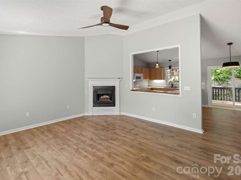39 Mountain Site Lane, Asheville, NC 28803.  MLS# CAR4430825, YatesRealty ID 54505. Living room, dining area, and kitchen