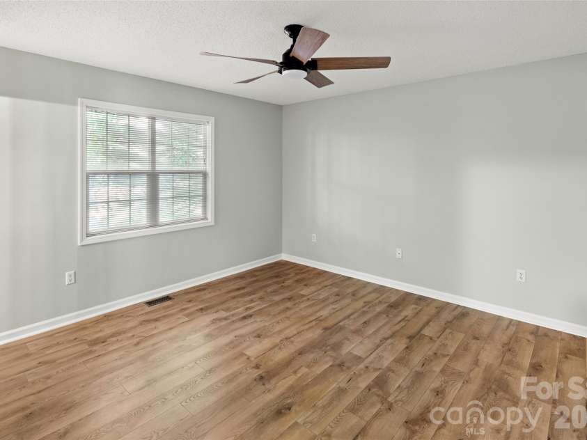 39 Mountain Site Lane, Asheville, NC 28803.  MLS# CAR4430825, YatesRealty ID 54505. Primary Bedroom