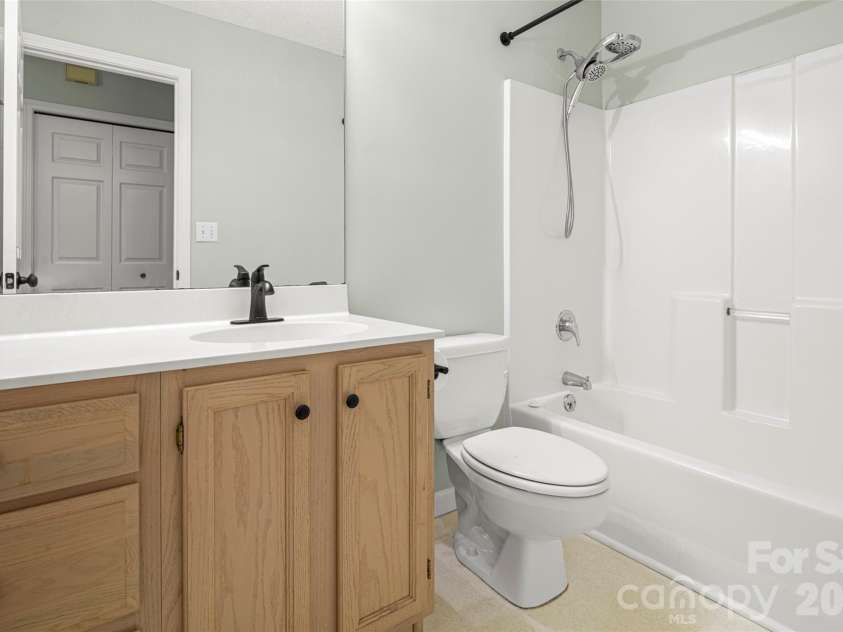 39 Mountain Site Lane, Asheville, NC 28803.  MLS# CAR4430825, YatesRealty ID 54505. Shared bathroom