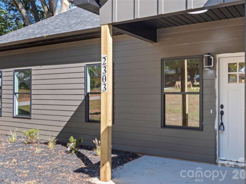 2303 Frederick Drive, Winston Salem, NC 27103.  MLS# CAR4430958, YatesRealty ID 54506. 