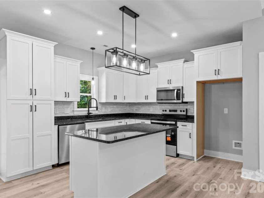 2303 Frederick Drive, Winston Salem, NC 27103.  MLS# CAR4430958, YatesRealty ID 54506. 