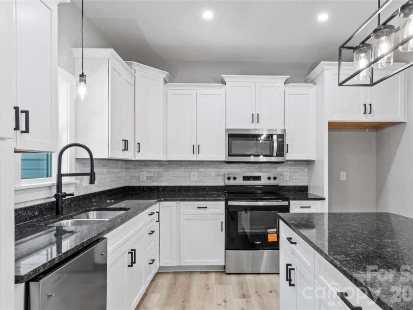 2303 Frederick Drive, Winston Salem, NC 27103.  MLS# CAR4430958, YatesRealty ID 54506. 