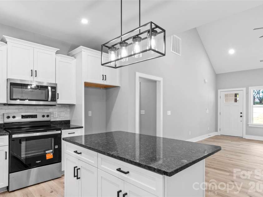 2303 Frederick Drive, Winston Salem, NC 27103.  MLS# CAR4430958, YatesRealty ID 54506. 