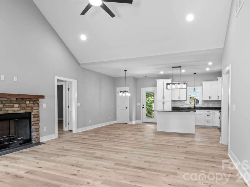 2303 Frederick Drive, Winston Salem, NC 27103.  MLS# CAR4430958, YatesRealty ID 54506. 
