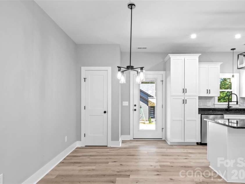 2303 Frederick Drive, Winston Salem, NC 27103.  MLS# CAR4430958, YatesRealty ID 54506. 