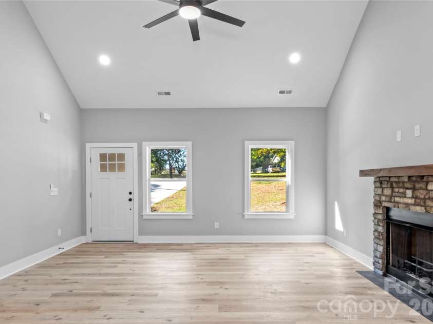 2303 Frederick Drive, Winston Salem, NC 27103.  MLS# CAR4430958, YatesRealty ID 54506. 