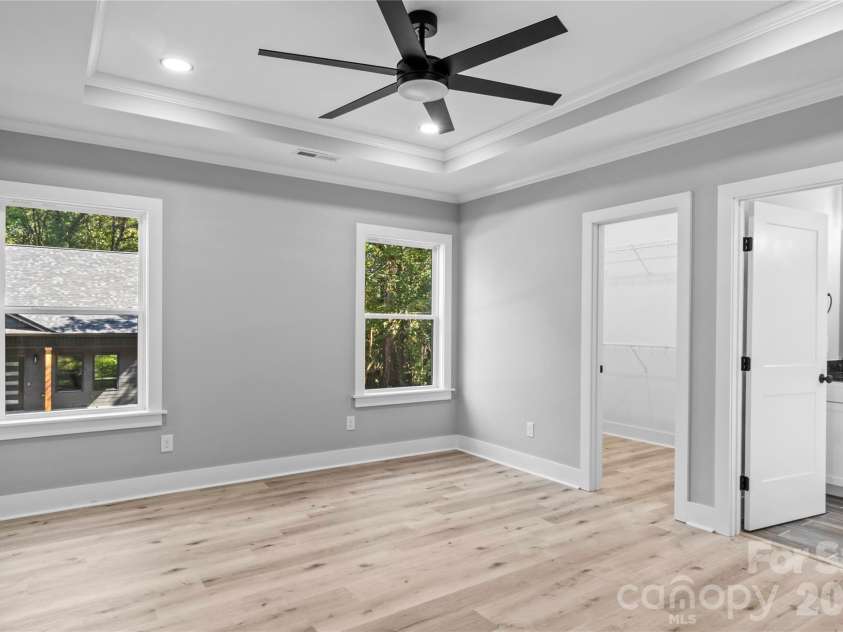 2303 Frederick Drive, Winston Salem, NC 27103.  MLS# CAR4430958, YatesRealty ID 54506. 
