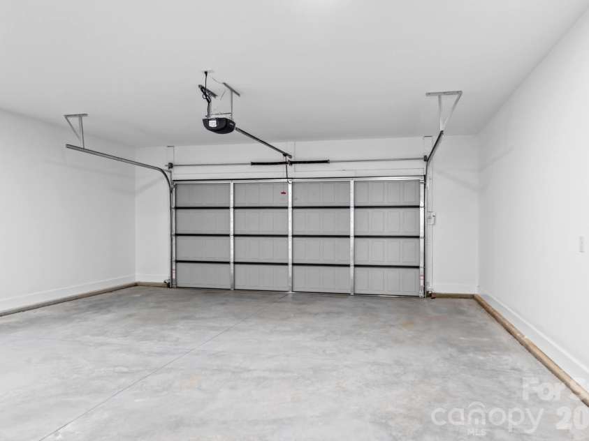 2303 Frederick Drive, Winston Salem, NC 27103.  MLS# CAR4430958, YatesRealty ID 54506. 