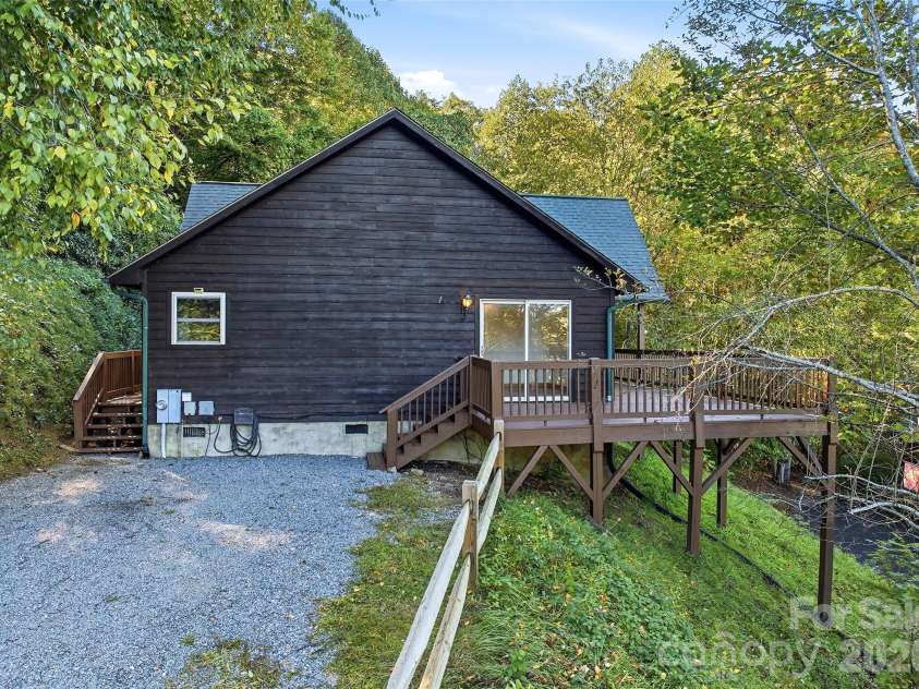 144 Appalachian Trail, Maggie Valley, NC 28751.  MLS# CAR4429734, YatesRealty ID 54509. 