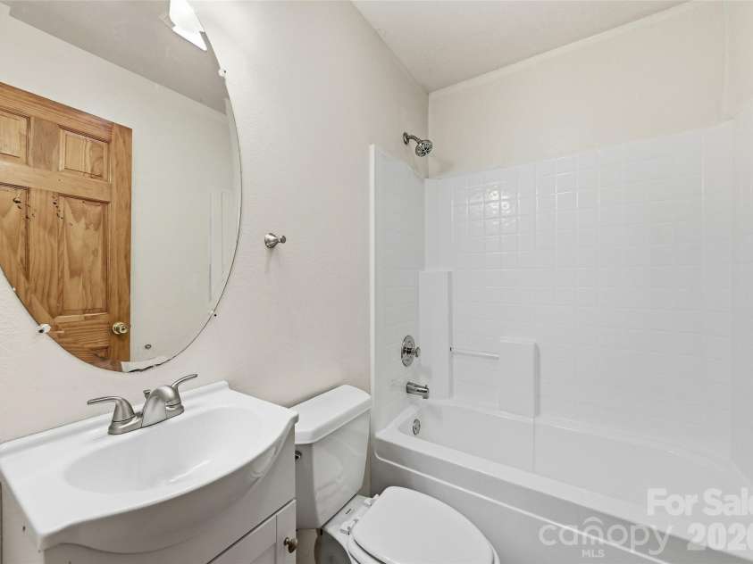 144 Appalachian Trail, Maggie Valley, NC 28751.  MLS# CAR4429734, YatesRealty ID 54509. Full Hall Bathroom
