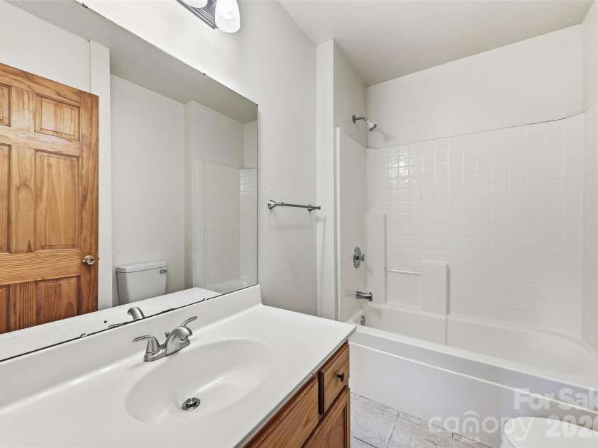 144 Appalachian Trail, Maggie Valley, NC 28751.  MLS# CAR4429734, YatesRealty ID 54509. Primary Ensuite Bathroom
