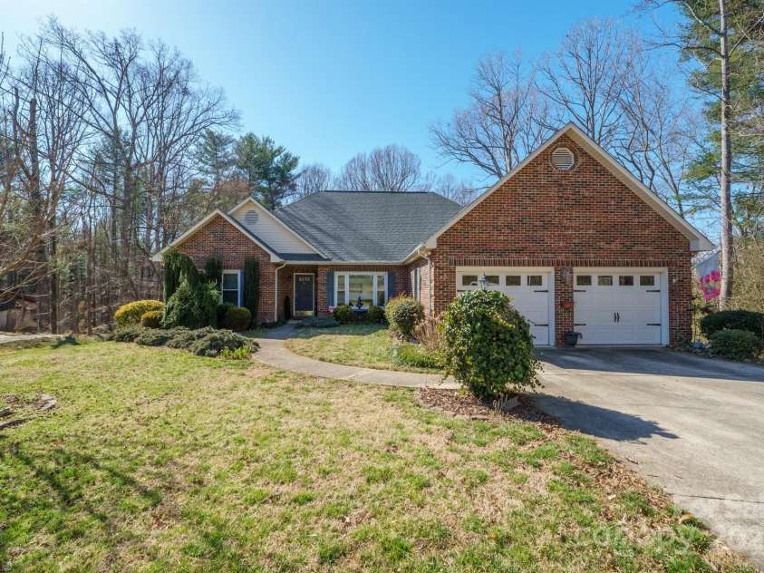 141 Spring Street, Hudson, NC 28638.  MLS# CAR4233330, YatesRealty ID 5451. 