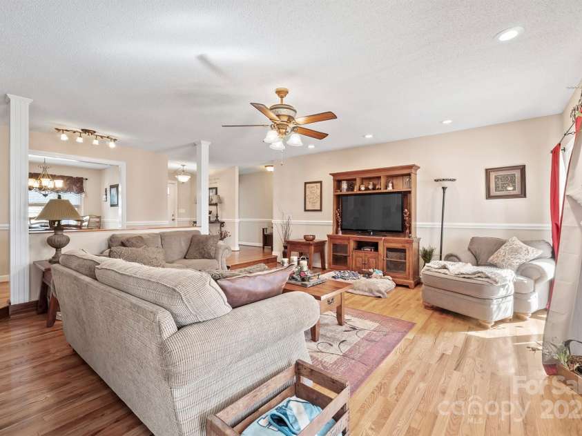 141 Spring Street, Hudson, NC 28638.  MLS# CAR4233330, YatesRealty ID 5451. 