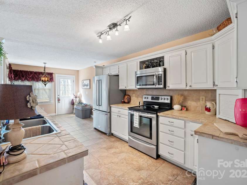 141 Spring Street, Hudson, NC 28638.  MLS# CAR4233330, YatesRealty ID 5451. 