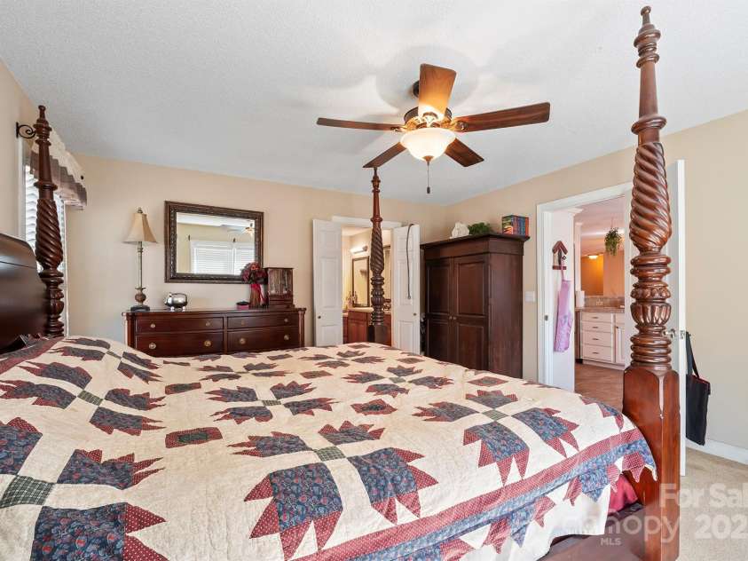 141 Spring Street, Hudson, NC 28638.  MLS# CAR4233330, YatesRealty ID 5451. 