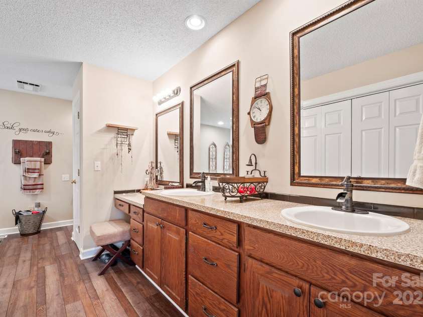 141 Spring Street, Hudson, NC 28638.  MLS# CAR4233330, YatesRealty ID 5451. 