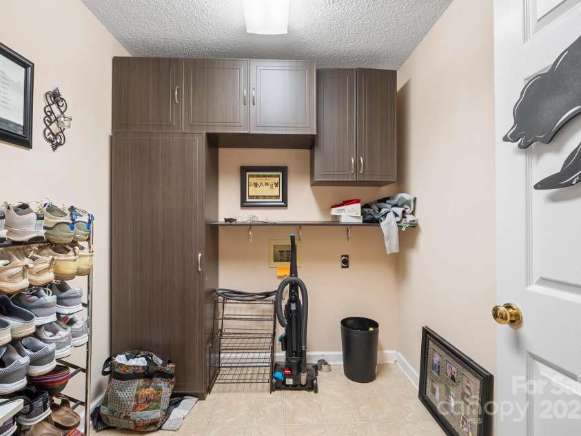 141 Spring Street, Hudson, NC 28638.  MLS# CAR4233330, YatesRealty ID 5451. 