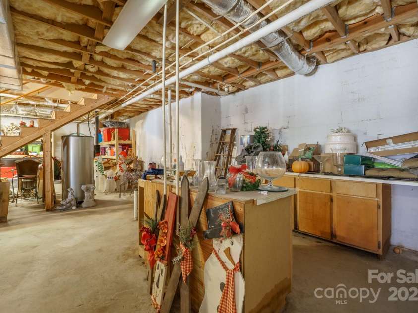 141 Spring Street, Hudson, NC 28638.  MLS# CAR4233330, YatesRealty ID 5451. 