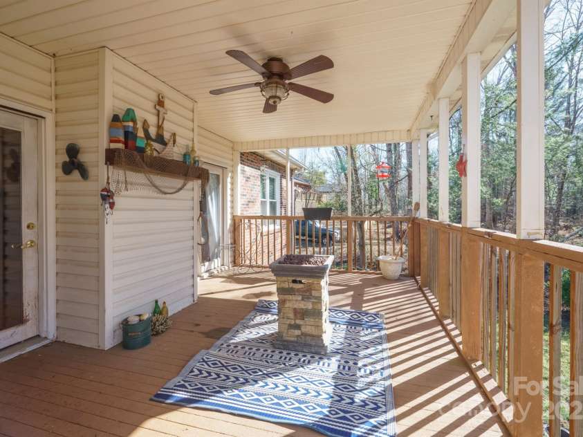 141 Spring Street, Hudson, NC 28638.  MLS# CAR4233330, YatesRealty ID 5451. 