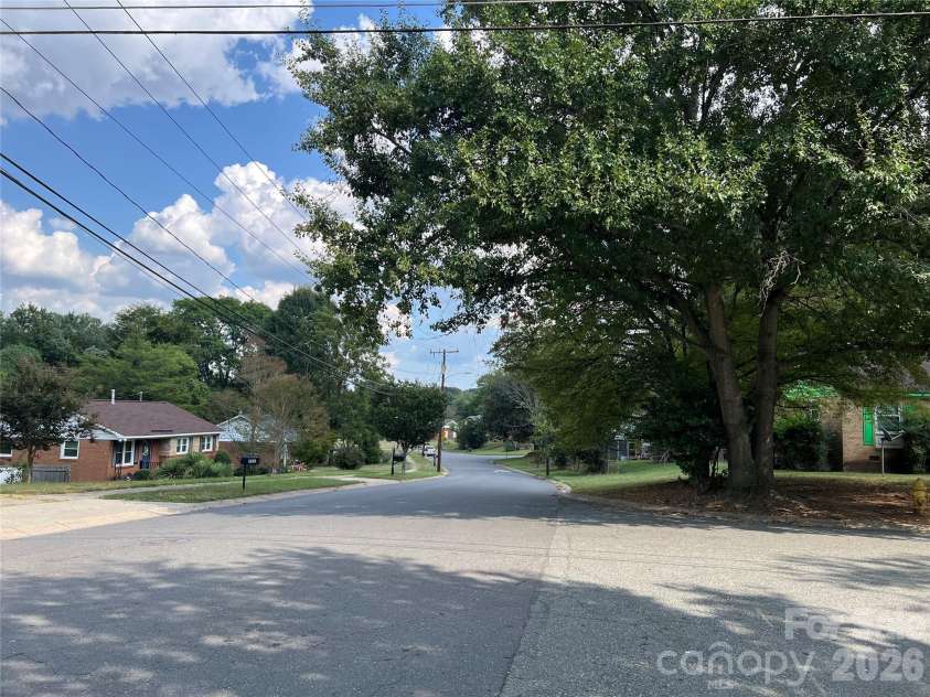 8100 Carrolwood Drive, Charlotte, NC 28217.  MLS# CAR4430068, YatesRealty ID 54510. 