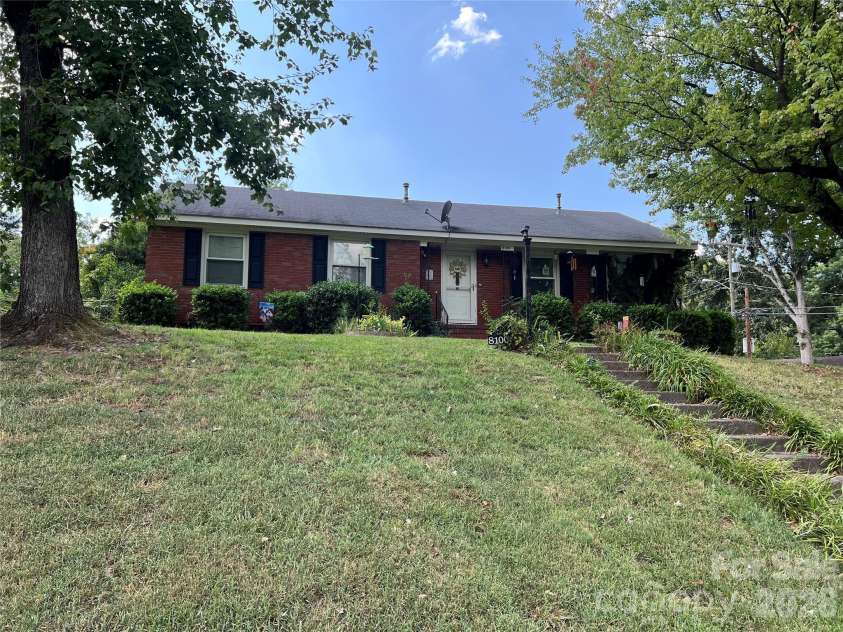 8100 Carrolwood Drive, Charlotte, NC 28217.  MLS# CAR4430068, YatesRealty ID 54510. 