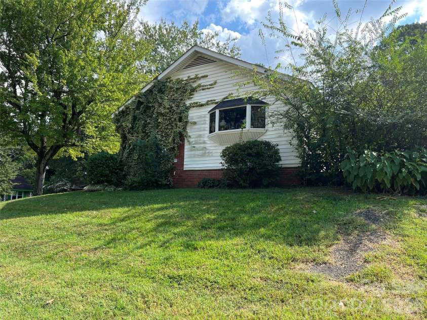 8100 Carrolwood Drive, Charlotte, NC 28217.  MLS# CAR4430068, YatesRealty ID 54510. 