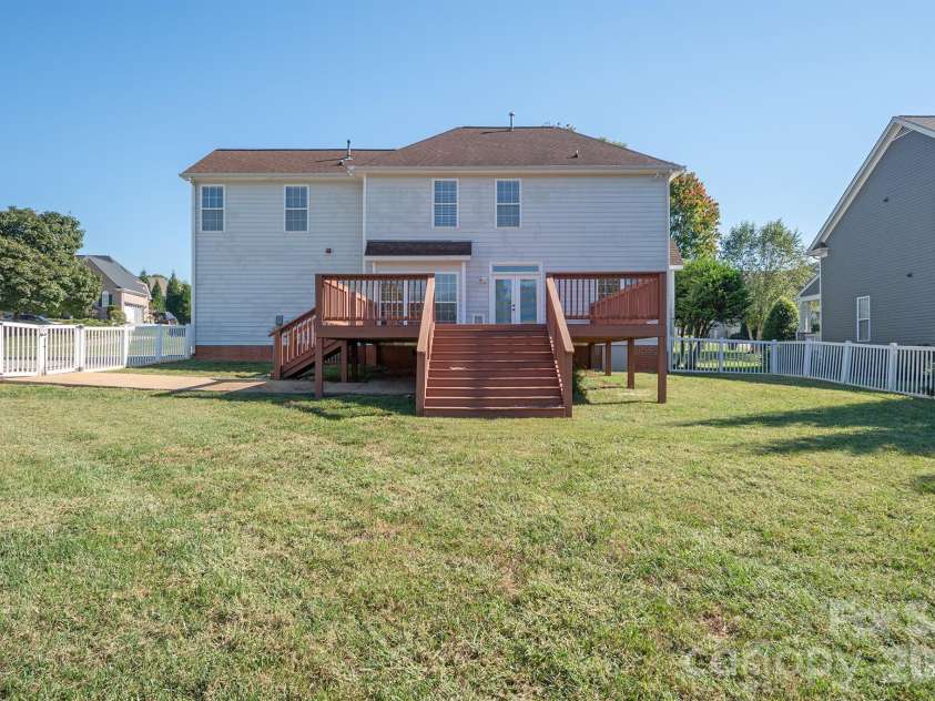 110 Fox Den Circle, Statesville, NC 28677.  MLS# CAR4430080, YatesRealty ID 54511. 
