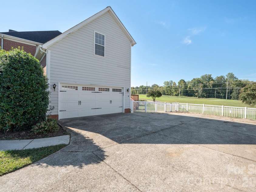 110 Fox Den Circle, Statesville, NC 28677.  MLS# CAR4430080, YatesRealty ID 54511. 