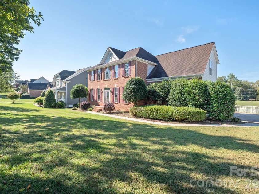 110 Fox Den Circle, Statesville, NC 28677.  MLS# CAR4430080, YatesRealty ID 54511. 
