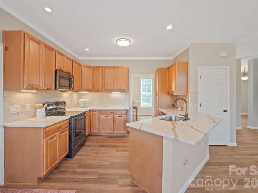 110 Fox Den Circle, Statesville, NC 28677.  MLS# CAR4430080, YatesRealty ID 54511. 