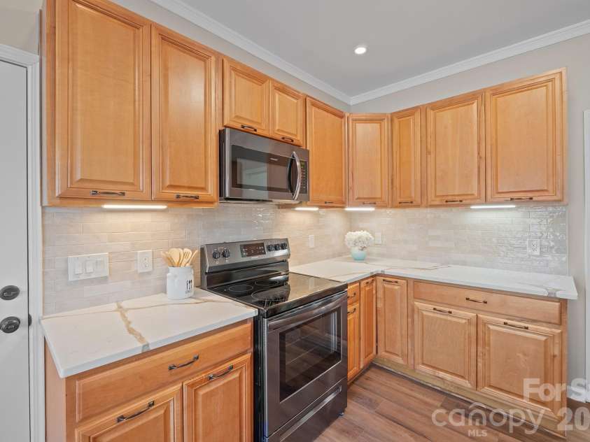 110 Fox Den Circle, Statesville, NC 28677.  MLS# CAR4430080, YatesRealty ID 54511. 