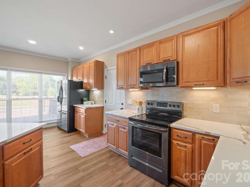 110 Fox Den Circle, Statesville, NC 28677.  MLS# CAR4430080, YatesRealty ID 54511. 