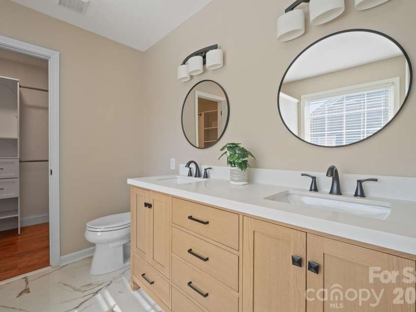 110 Fox Den Circle, Statesville, NC 28677.  MLS# CAR4430080, YatesRealty ID 54511. 