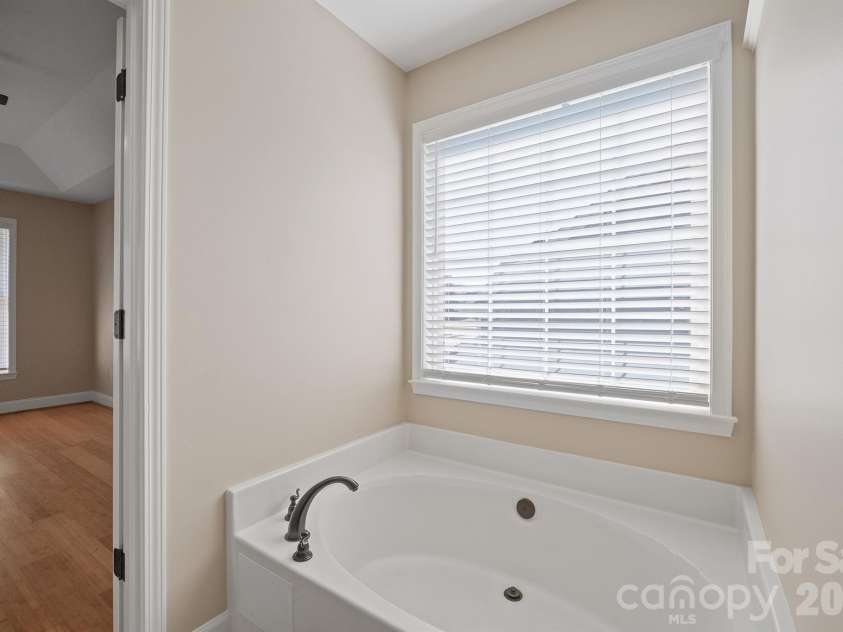 110 Fox Den Circle, Statesville, NC 28677.  MLS# CAR4430080, YatesRealty ID 54511. 