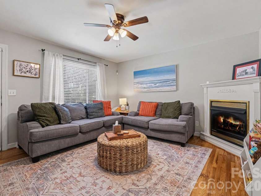 815 Mooresville Road, Salisbury, NC 28144.  MLS# CAR4430898, YatesRealty ID 54512. 