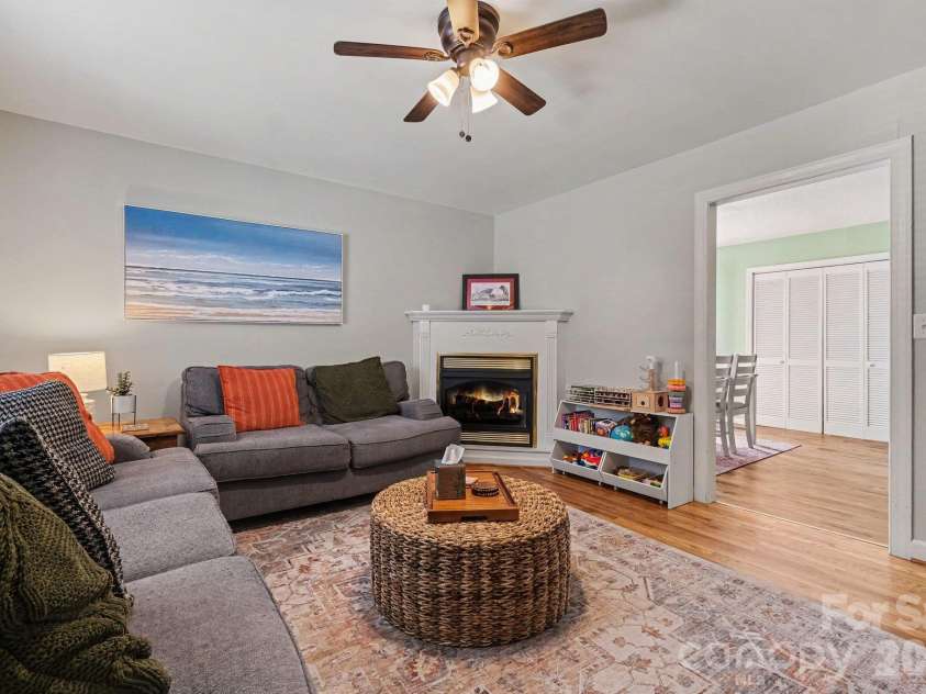 815 Mooresville Road, Salisbury, NC 28144.  MLS# CAR4430898, YatesRealty ID 54512. 